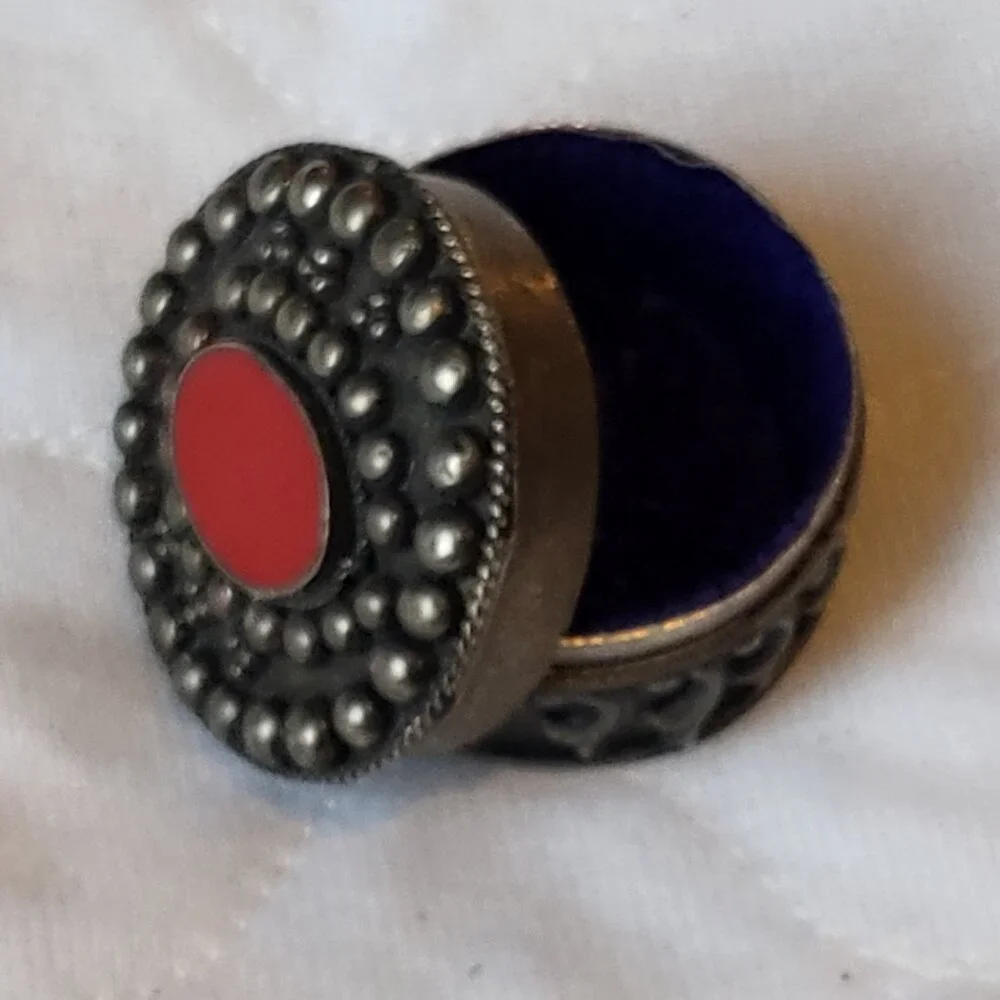 Vintage Red Dot Gold Toned Blue Velvet Lined Case Lidded Miniature Pill Case